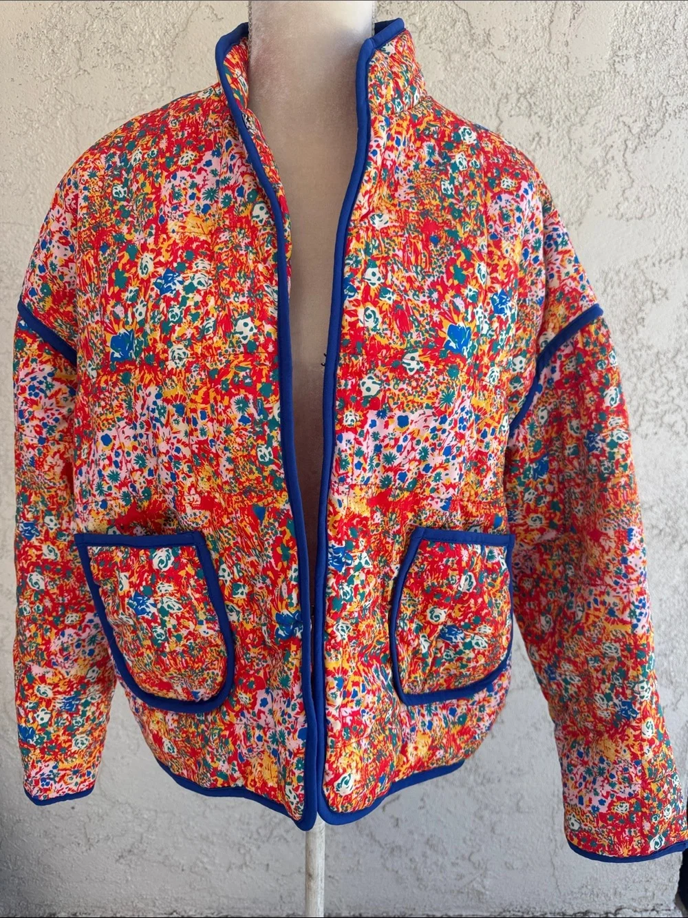 Women’s Floral Quilted Jacket in Multicolor with front pocket details size XL - Picture 8 of 8